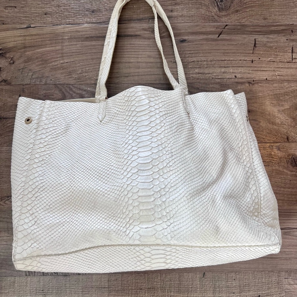 Whithe leather tote bag